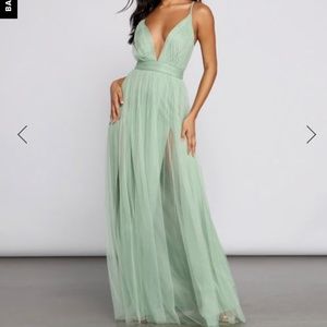 💚🌟Windsor 🌟💚SAYLOR FORMAL DOUBLE SLIT TULLE DRESS 💚